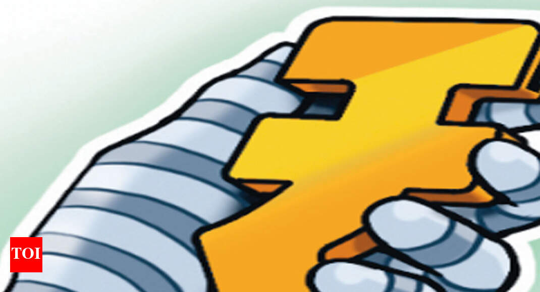 3 booked for cheating 50 parents of Rs 41L