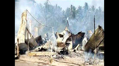 16 stalls gutted at Cavelossim, loss estimated at Rs 20 lakh