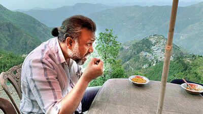 A working holiday for Anubhav Sinha after hectic Lucknow shoot schedule