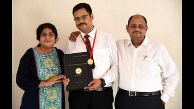 Nagpur youth & LIT alumnus Yash Thakur tops IIM 3rd batch