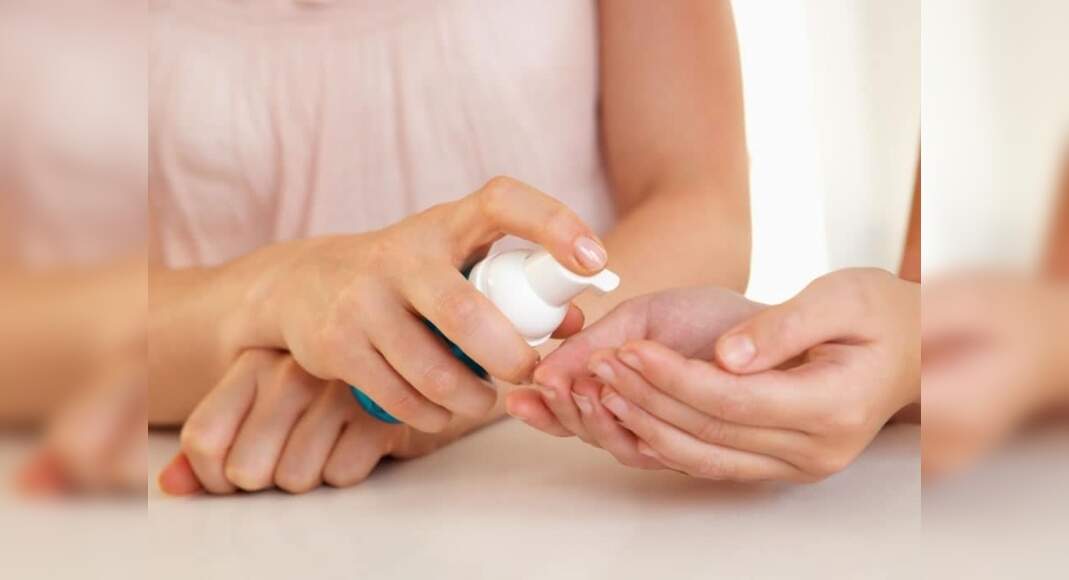 Right Ways To Use Hand Sanitisers - To be rubbed for 15 whole seconds ...