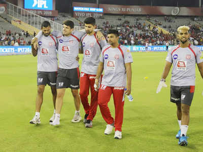 IPL 2019: Henriques suffers ankle injury just before game