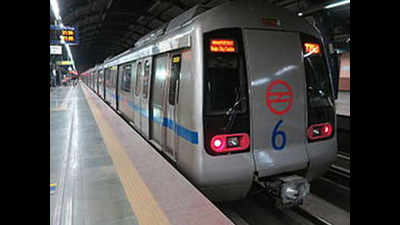 Sari stuck in door, woman dragged on Delhi Metro platform