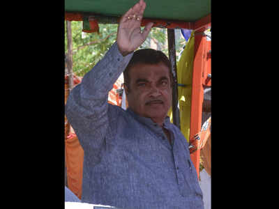 Skipped by many netas, lacklustre campaigning in Akola ends with Gadkari rally