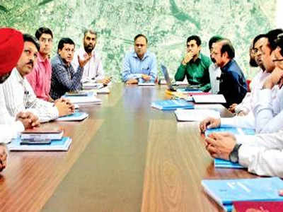 Chandigarh: Poll duty officers must read up duty manuals, says CEO