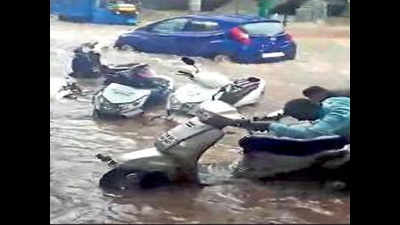 Rain claims three lives in Bengaluru