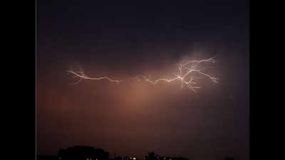 Lightning kills three in Barwani district