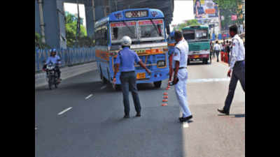 Day after VIP Road fatal accident, Kolkata cops act against errant drivers