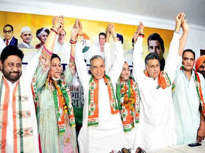Bhartiya Janta Party dilly-dallies, Congress cruises