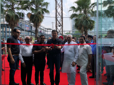 Honda flags off its first premium big bike outlet in India