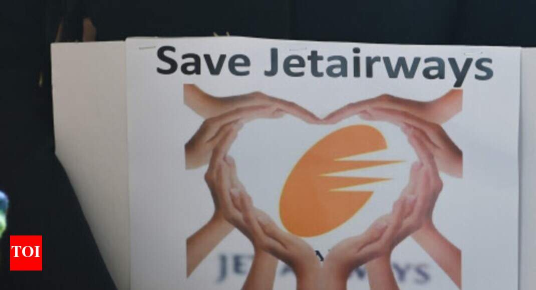 Jet Airways employees seek President's intervention for salary dues, emergency funds - Times of India