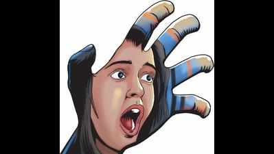 Married man booked for murder attempt on Dhar girl