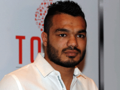 Vikas Krishan, Neeraj Goyat notch up wins in pro circuit fights
