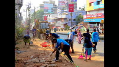 Shramadan by volunteers helps clean up Bendoorwell area of Mangaluru