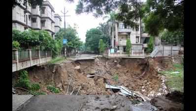 9 months after cave-in, crater still gaping in Ghaziabad