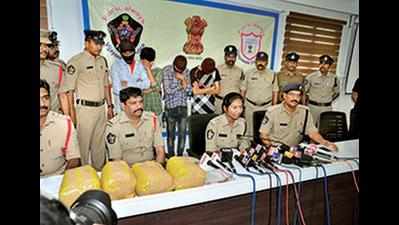 Four chainsnatchers held, 6kg of ganja seized