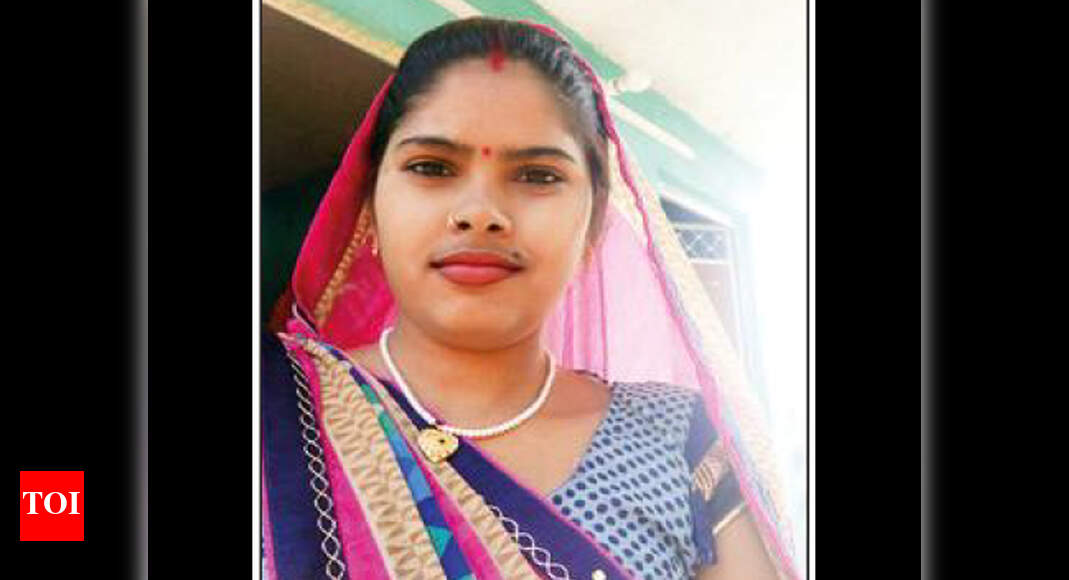 Speeding car hits bike, pregnant woman killed | Delhi News - Times of India