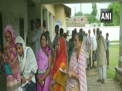 Moderate polling recorded in initial hours, EVM glitches in Bihar, Kerala