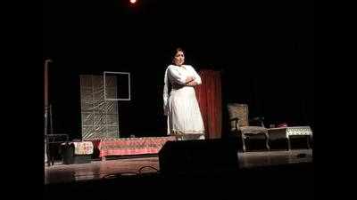 Lubna Salim enthrals Bhopali audience with Gudamba