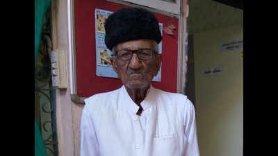 This 94-year-old former cop in Rajkot has never missed voting