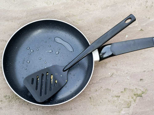 Prevent scratches in non-stick utensils