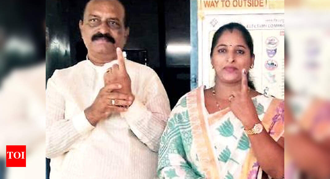 Sangli mayor booked for lotus design sari - Times of India