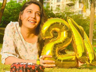 Ishqbaaz actress Surbhi Chandna crosses 2M mark on Instagram; see pics