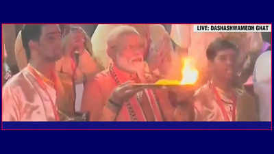 Watch: PM Narendra Modi offers prayers at Dashashwamedh Ghat