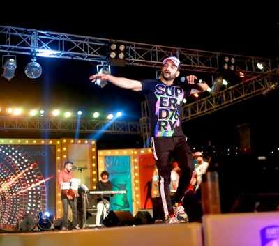 DJ Shaan and Fazilpuria entertain audience at college fest