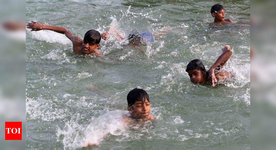 scorching-heat-in-delhi-maximum-temperature-recorded-at-41-2-degrees