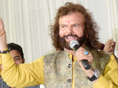 In new jig, Hans Raj Hans waxes eloquent about PM Modi - Times of India