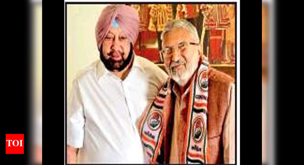 Ex MLA Vijay Sathi returns to Congress - Times of India