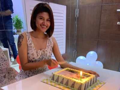 Bigg Boss Tamil fame Oviya celebrates her birthday with Arav and Gayathri Raguramm; See pics
