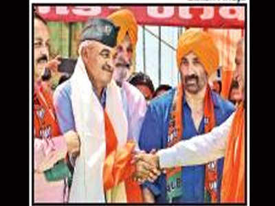 Former AAP leader Maj Gen Suresh Kumar Khajuria (retd) joins BJP