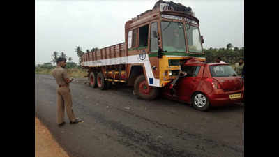 Five die as car collides with truck in Tamil Nadu