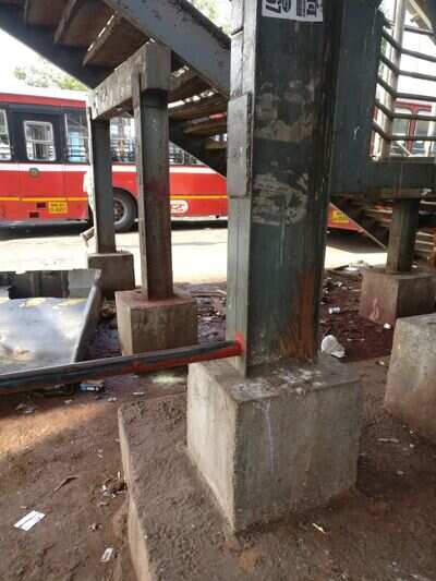 Filthy bus-stop - Times of India
