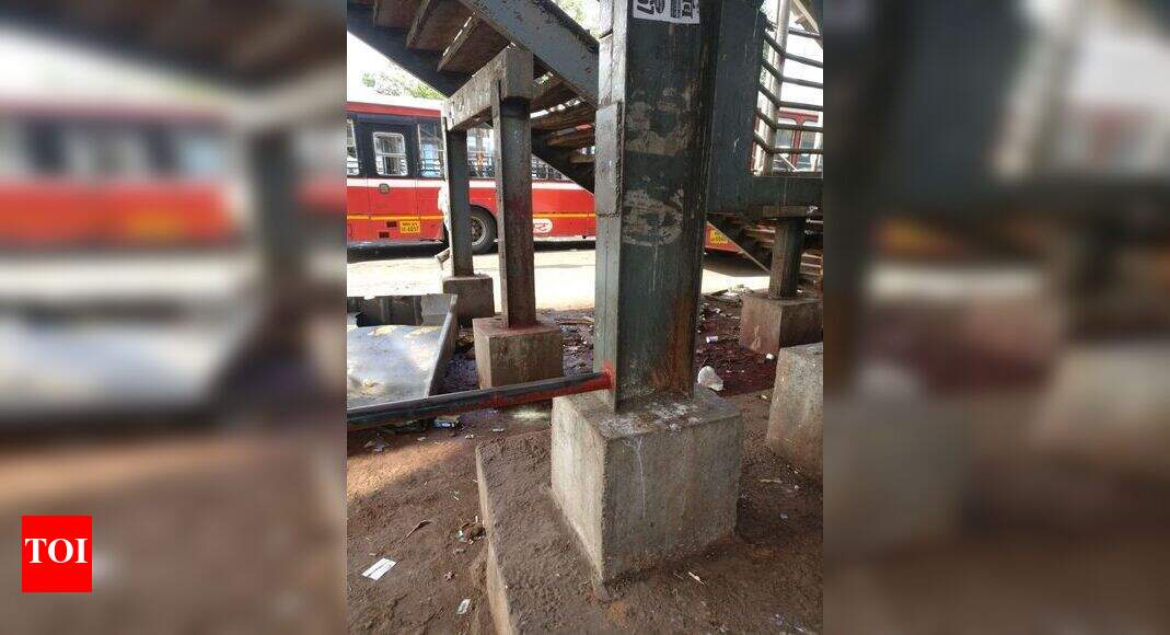 Filthy bus-stop - Times of India