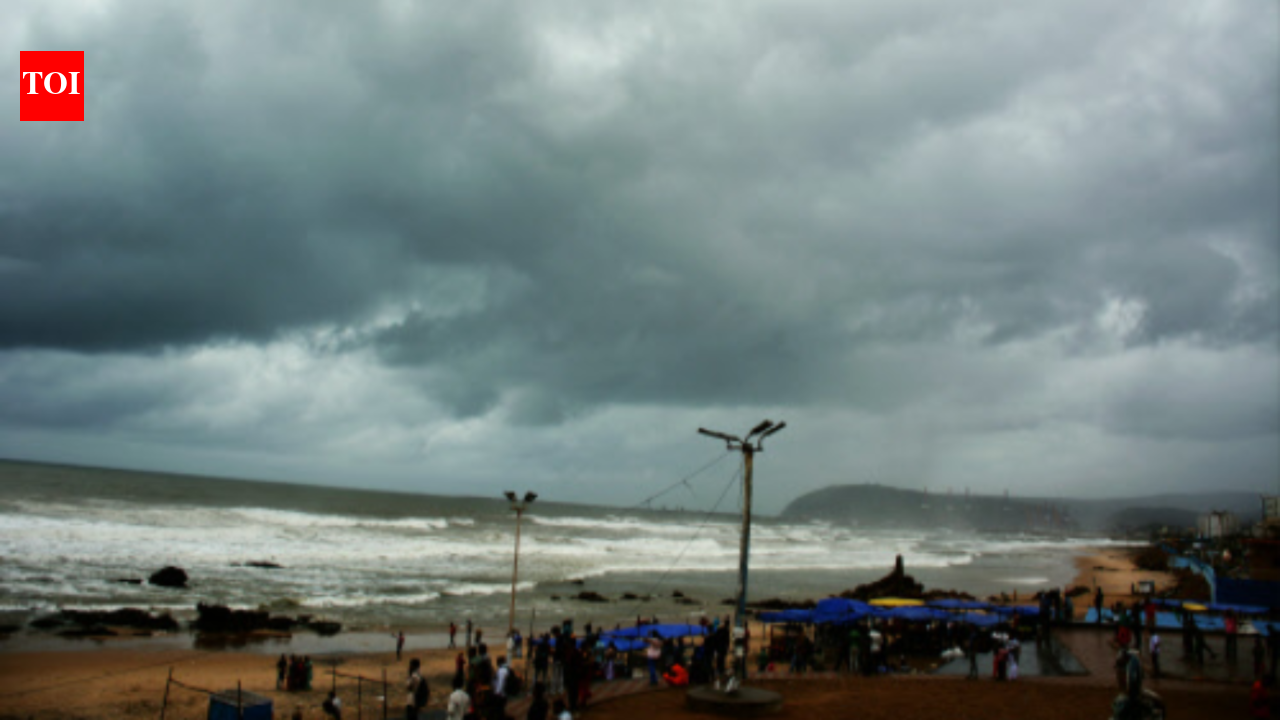 Cyclone Fani: IMD issues alert, wind speeds could touch up to 205 kmph