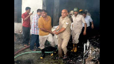Lucknow: Heart-wrenching sight as man lights 4 funeral pyres