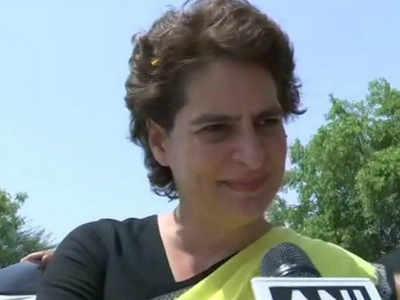 'It's fine', says Priyanka Gandhi with snake in her hand