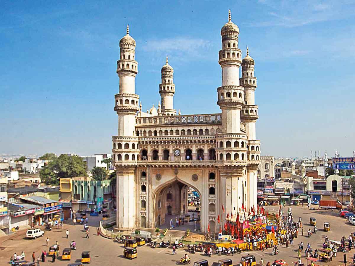 A piece of Charminar falls; Hyderabadis distraught | Events Movie News 