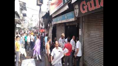 Allahabad: 2 cloth shops gutted in fire
