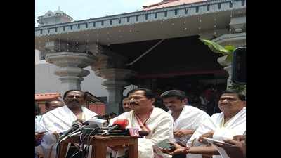 Tumakuru MP takes ‘aane pramana’ in Dharmasthala