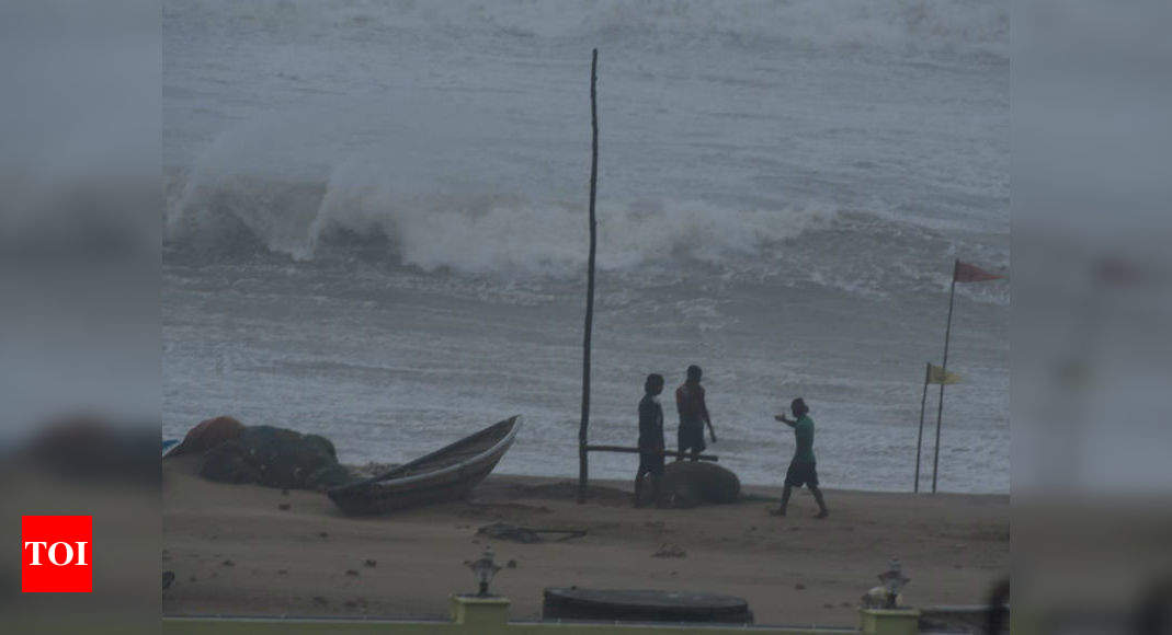 Cyclone Fani makes landfall in Puri, heavy rains batter coastal belt ...