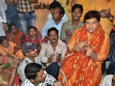 Pragya spends the day in kirtan after 72-hour ban by EC