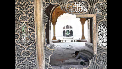 Lost Mughal magic on stone recreated piece by piece at Red Fort