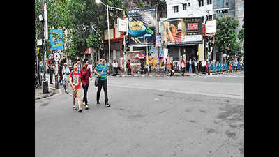Kolkata: Two girls injured after government bus hits pool car