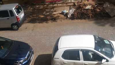 Tons of garbage piling up besides BMC office