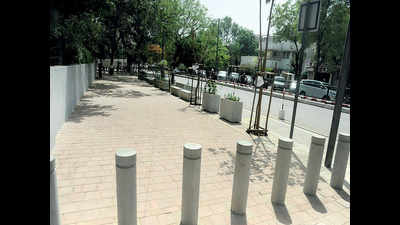 CG Road revamp: No walk in the parking for car users