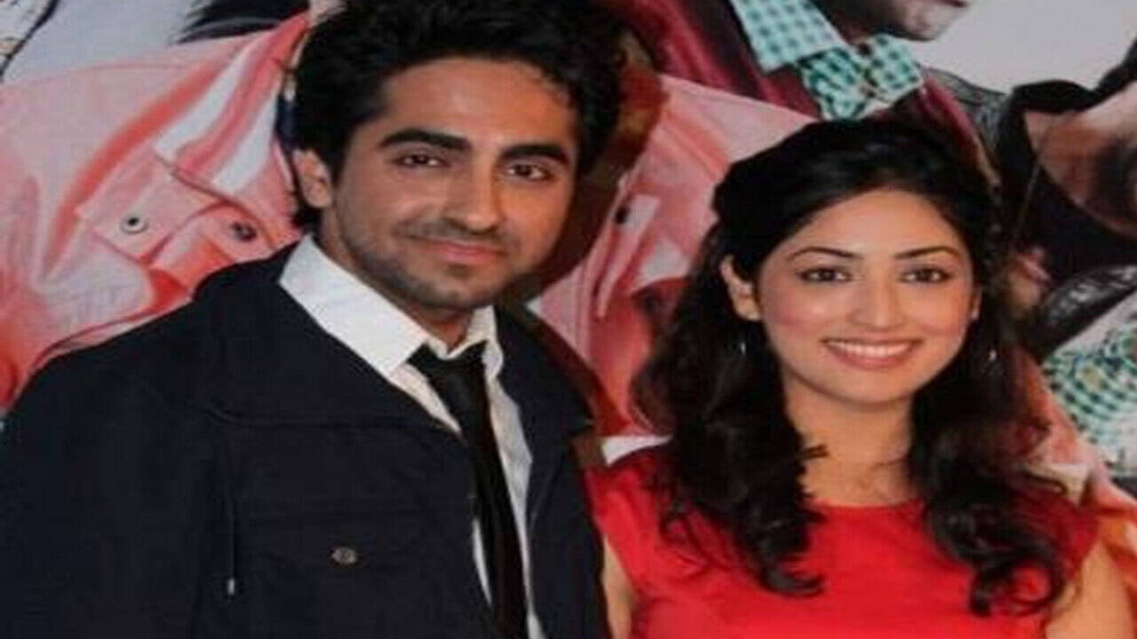 Yami Gautam Beijando Ayushmann Khurrana Em Vicky Doador Vicky Donor